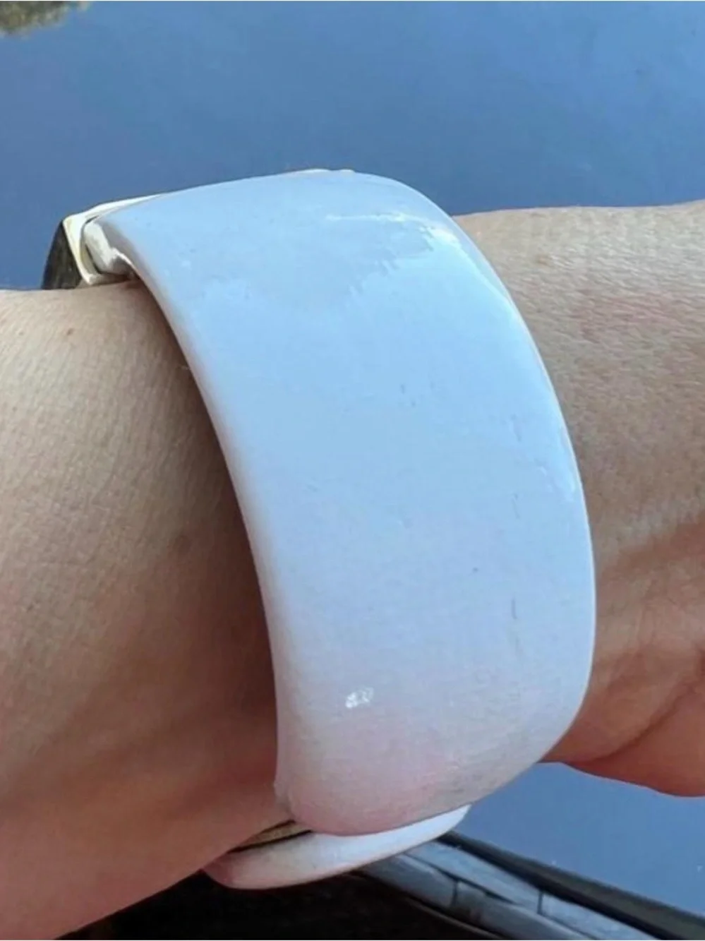 Vintage Y2K Gold-Tone Face White Bracelet Fashion Watch